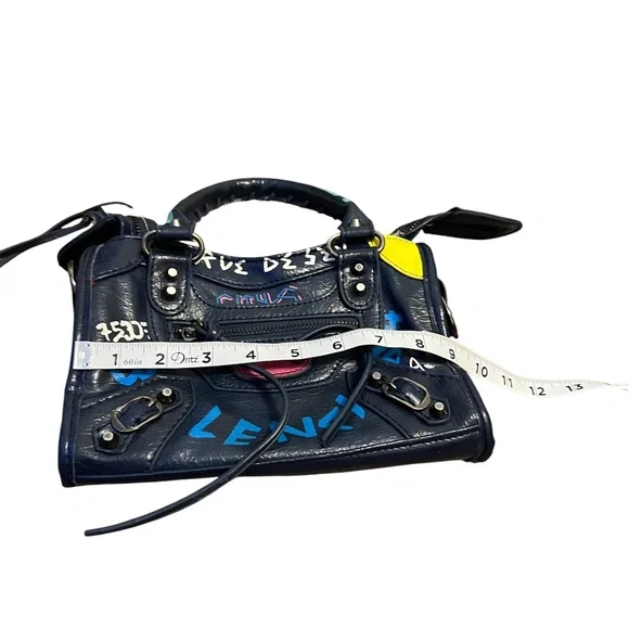 Graffiti Women's Leather Handbag Shoulder Bag with Zipper Closure - Picture 9 of 15